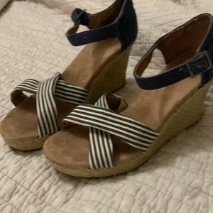 Toms size 9 navy sandals